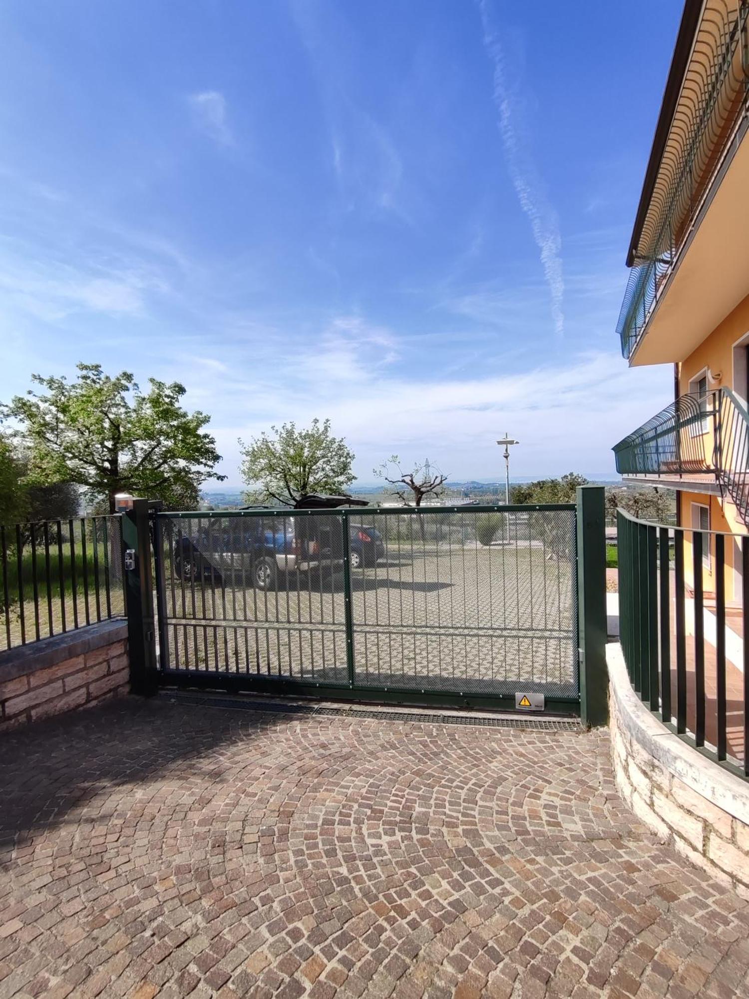 Nice Apartments Lake View & Free Parking Pastrengo Exterior photo