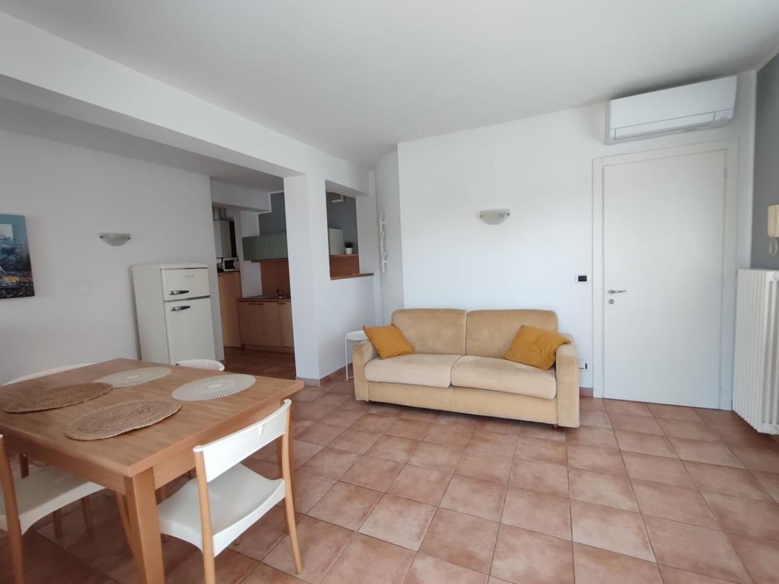 Nice Apartments Lake View & Free Parking Pastrengo Exterior photo